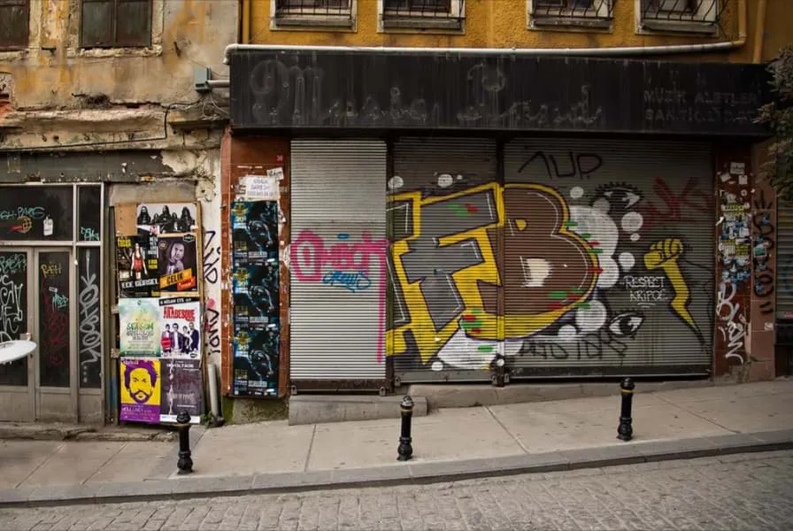 Müdahale, Temsiliyet, Grafiti